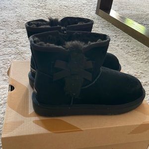 NWT - Brand New ‼️ UGG girls boots